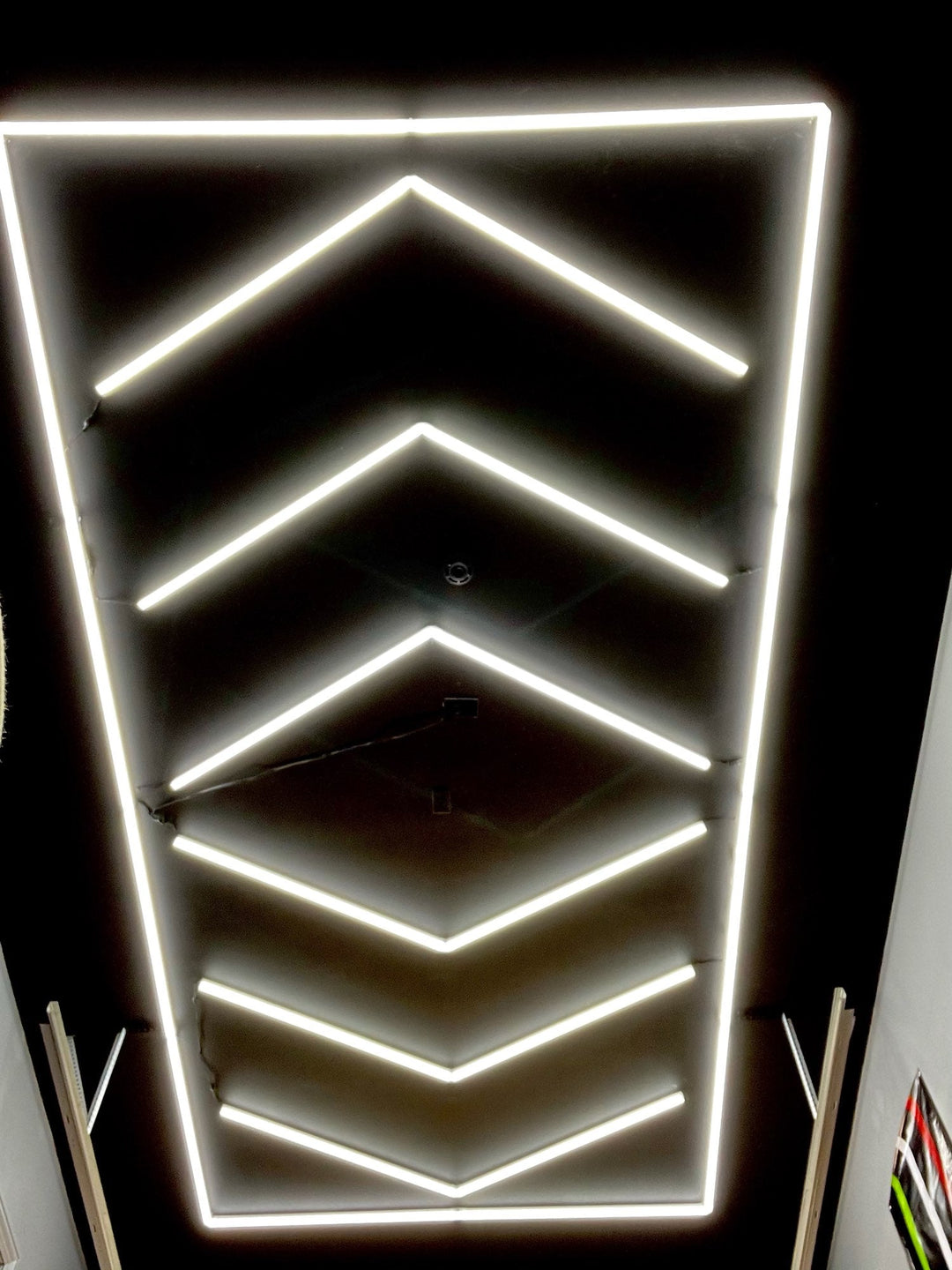 Customized High Power Supermarket Pendant Car Detailing Exhibition Arrow Shaped Led Bar Repair